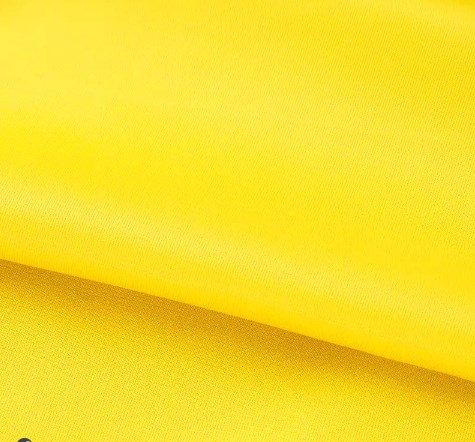 Золотая бархатная ткань: идеальная ткань для современной моды и элитной домашней мебели.